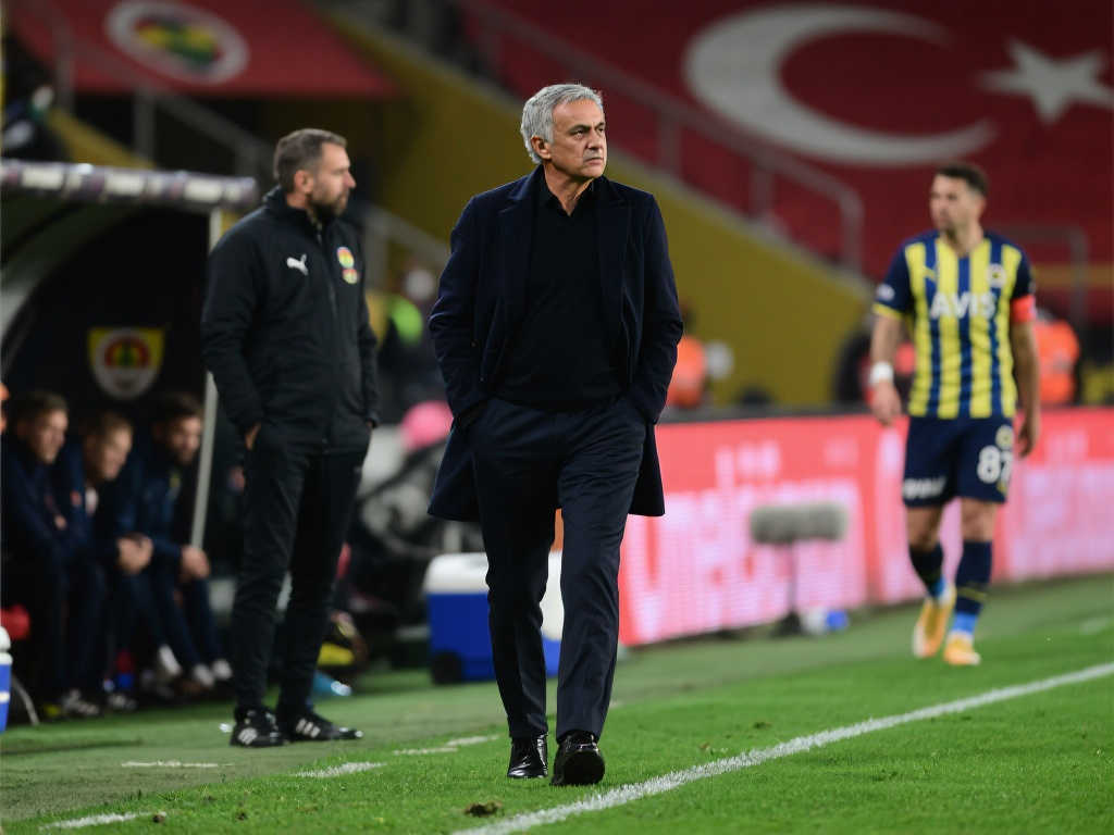 穆里尼奥土超执教遇危机：年薪1050万欧，战绩不佳距榜首差8分